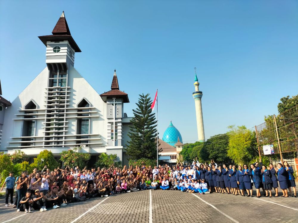 Jemaah Gereja Sakramen Mahakudus Gelar Upacara HUT RI ke-79