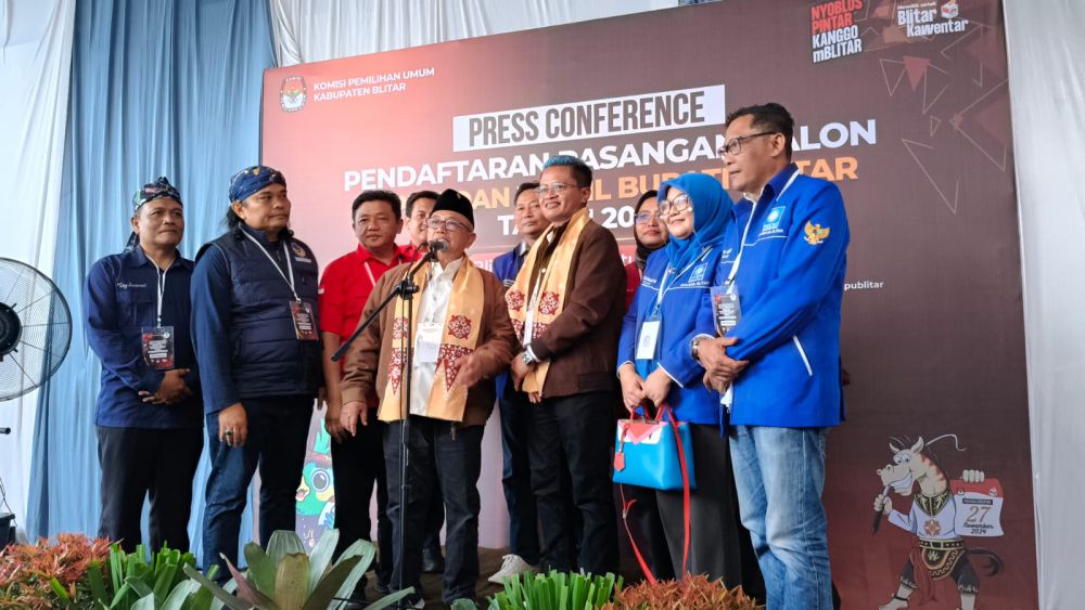 Bawaslu Blitar Cermati Video Sebar Uang di Depan Kantor KPU