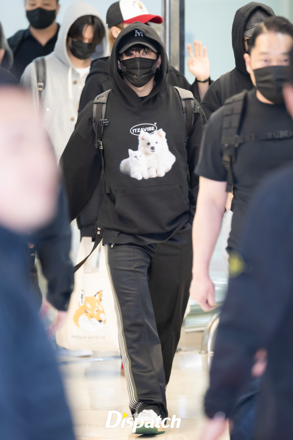 7 Gaya Outfit Nuansa Hitam ala Changbin Stray Kids, Maskulin!