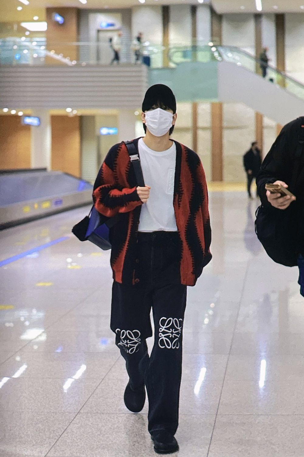 10 Inspirasi Padu Padan Outwear ala Seungmin Stray Kids, Kekinian!