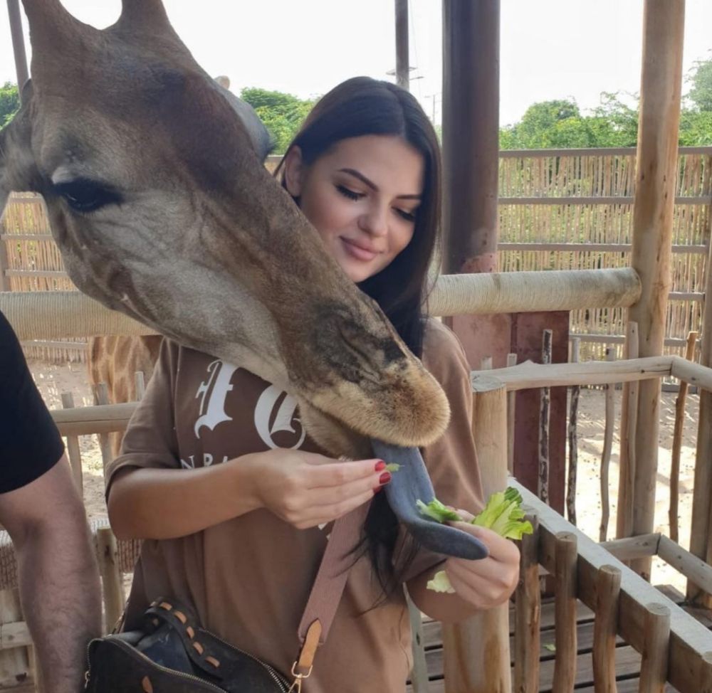 7 Potret Maria Vicinska Miss Universe Latvia 2024, Stunning!