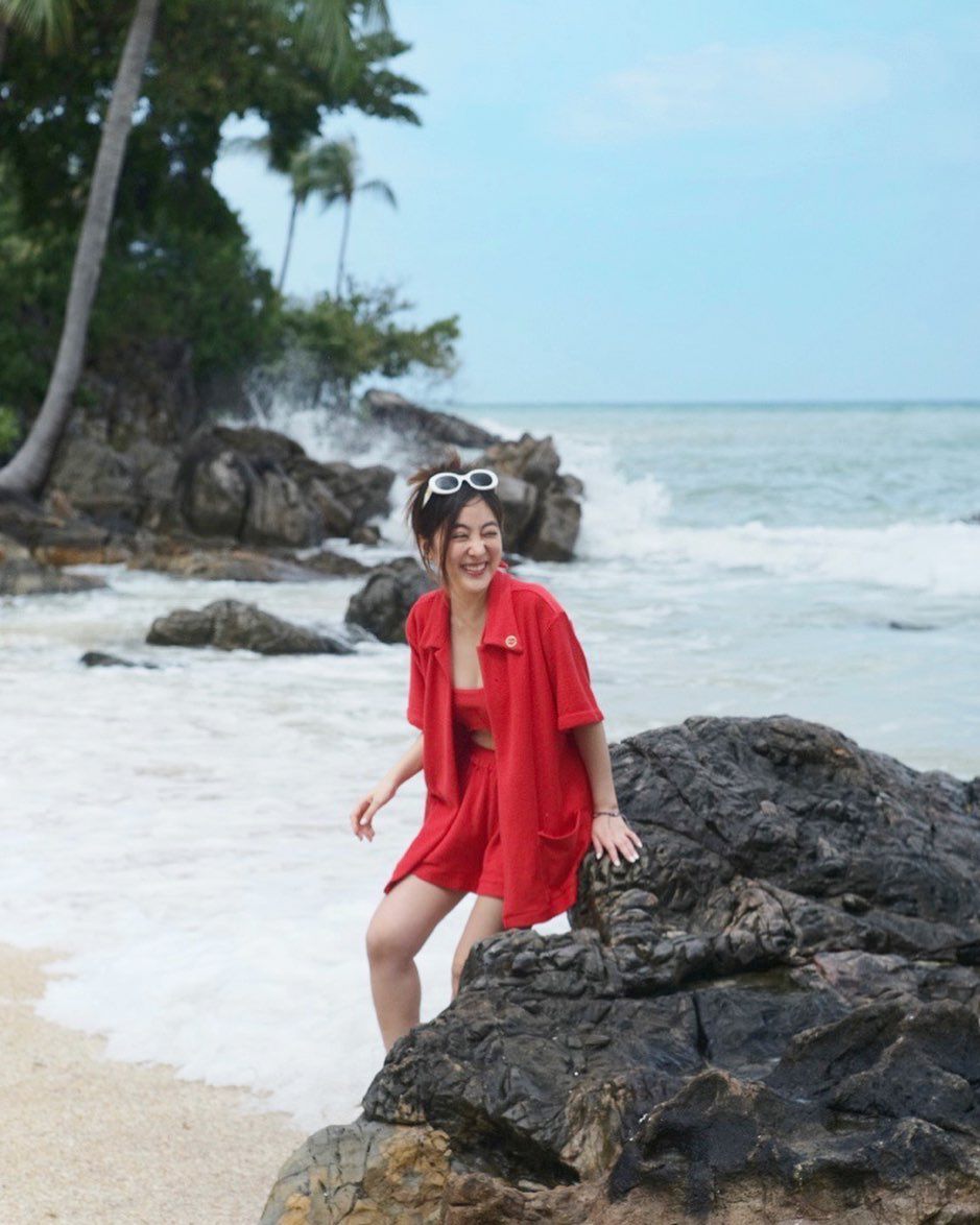 7 Inspirasi Outfit untuk Hangout di Beach Club ala Alissaya Tsoi