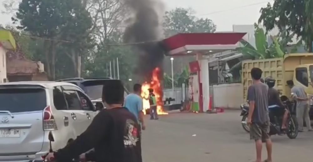 Isi BBM Meluber, 1 Unit Sepeda Motor Terbakar di SPBU Sekayu