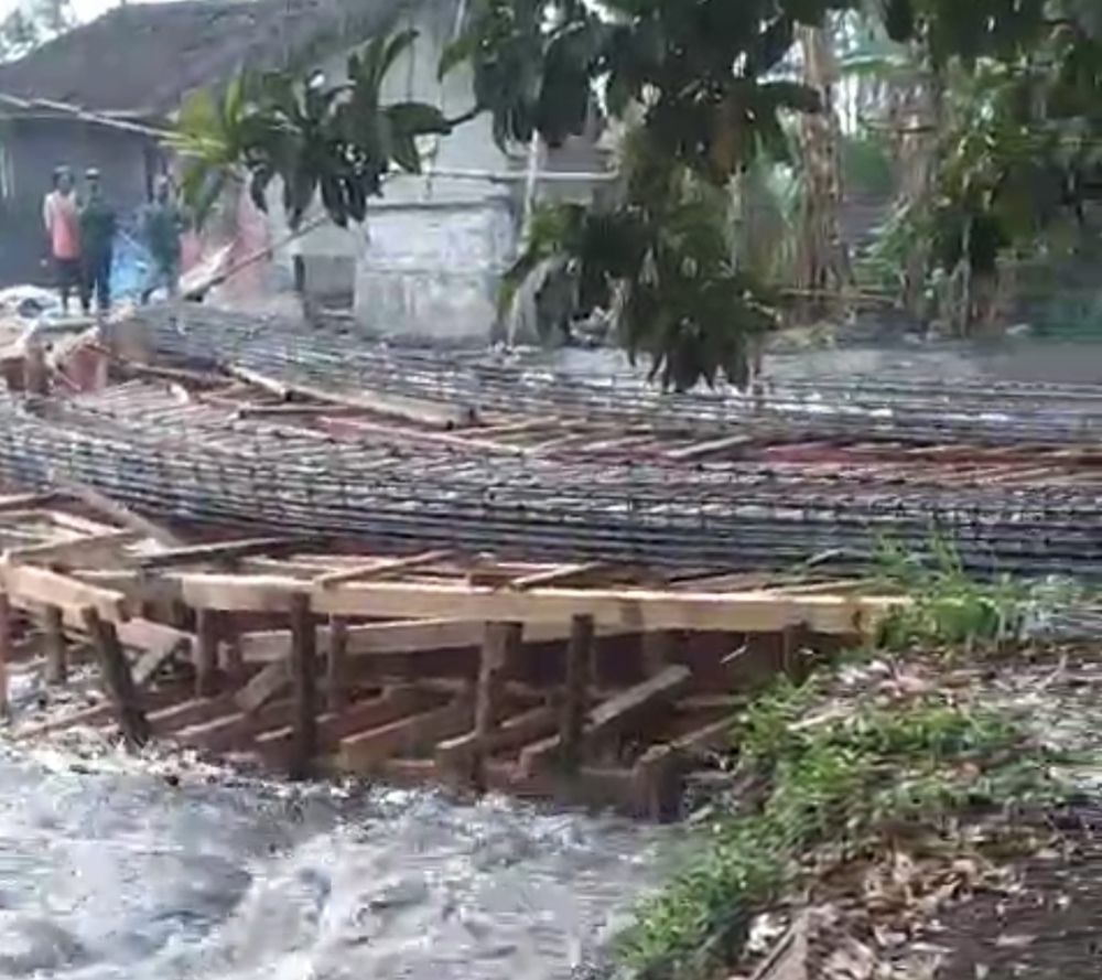 Viral Jembatan di Malang Hanyut Terbawa Banjir