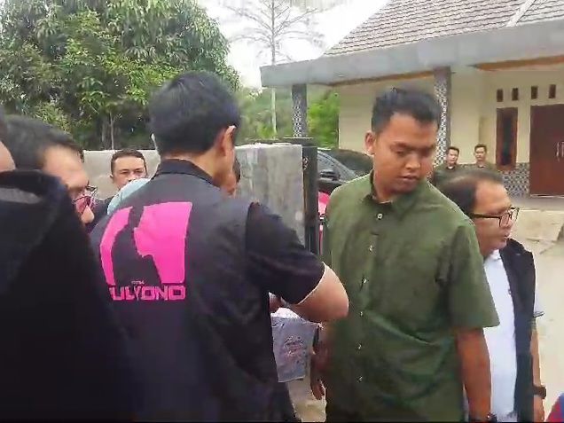 Kaesang Pakai Baju 'Putra Mulyono' Saat Kunjungan ke Tangerang