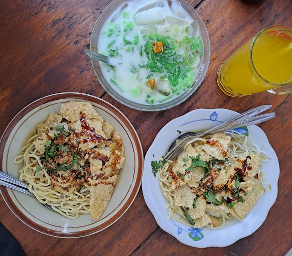 6 Rekomendasi Tempat Makan Mie Kopyok di Semarang yang Murah Meriah