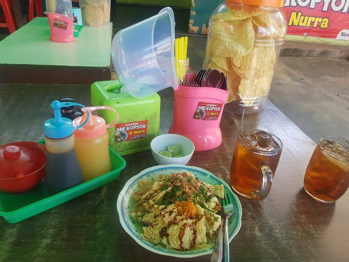 6 Rekomendasi Tempat Makan Mie Kopyok di Semarang yang Murah Meriah