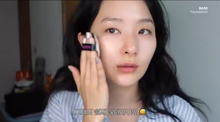 10 Tutorial Daily Make Up ala Seulgi Red Velvet, Glowing Natural