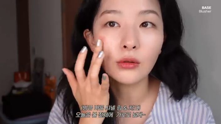 10 Tutorial Daily Make Up ala Seulgi Red Velvet, Glowing Natural