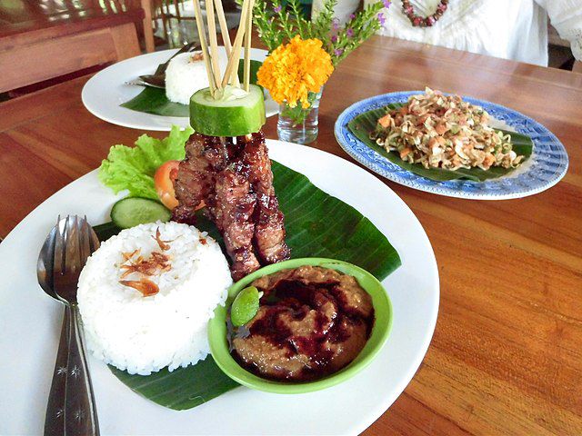 10 Sayuran Pendamping Sate Ayam, Ada Acar dan Lalapan