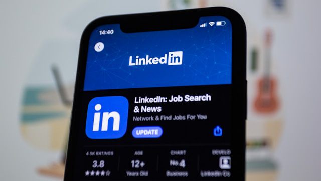 5 Tips Menulis Profil LinkedIn yang Menarik Perhatian Recruiter 