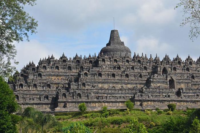 Arkeolog UGM Minta Chattra Candi Borobudur Tidak Dipasang