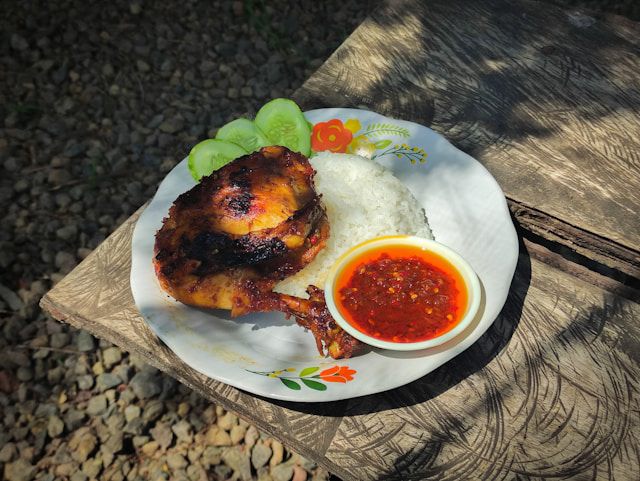 Resep Ayam Bakar Bumbu Merah yang Enaknya Menyala Banget