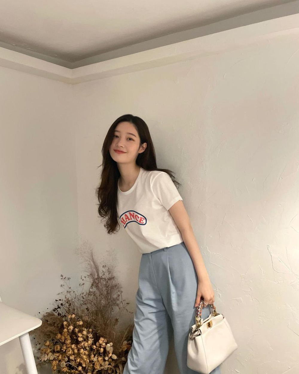 9 Inspirasi OOTD ala Jung Chaeyeon, Pemeran Utama Family by Choice!