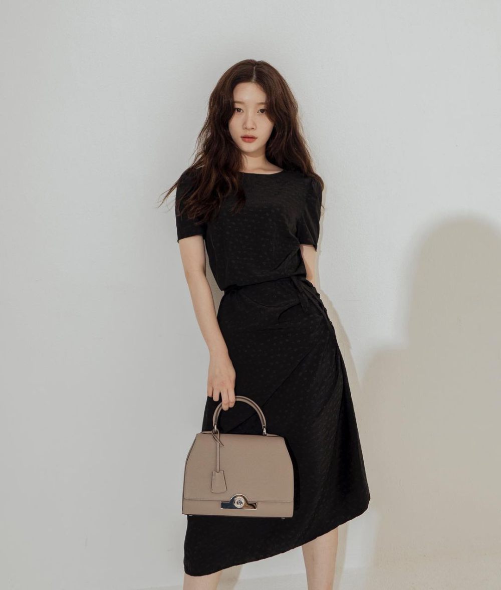 9 Inspirasi OOTD ala Jung Chaeyeon, Pemeran Utama Family by Choice!