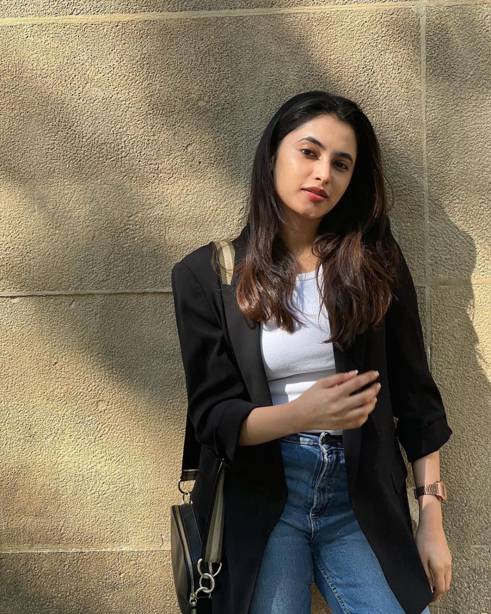 10 Inspirasi OOTD Outer ala Aktris India, Cocok Buat Daily Outfit