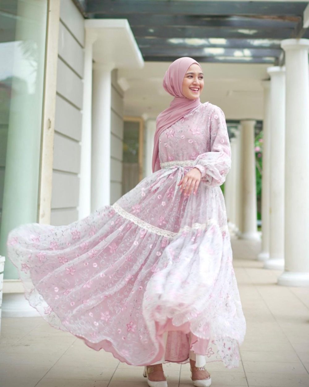 7 Ide OOTD Hijab Colorful ala Cut Syifa, Trendi Abis!