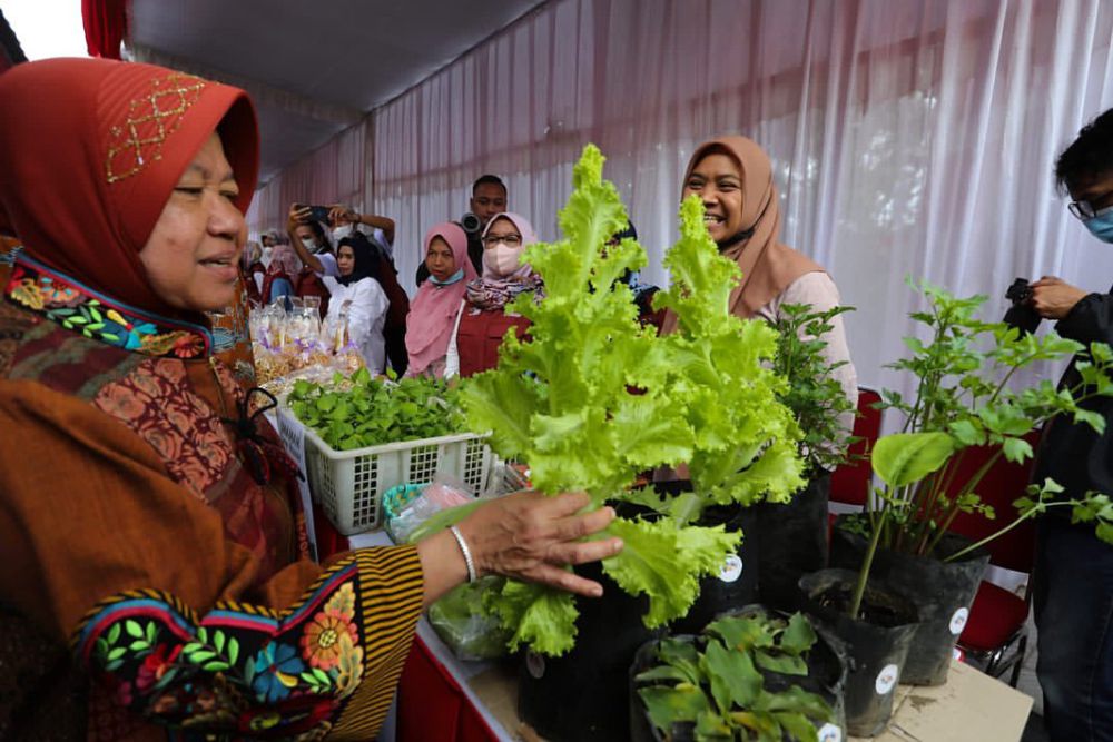 7 Gaya Risma dengan Jilbab Instannya, Cocok Buat Mobilitas Tinggi