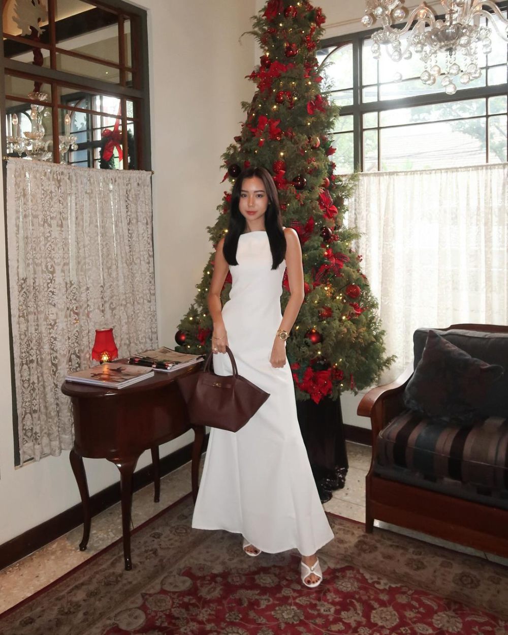 9 Rekomendasi White Outfit ala Shannon Dorothea, Minimalist Classy!