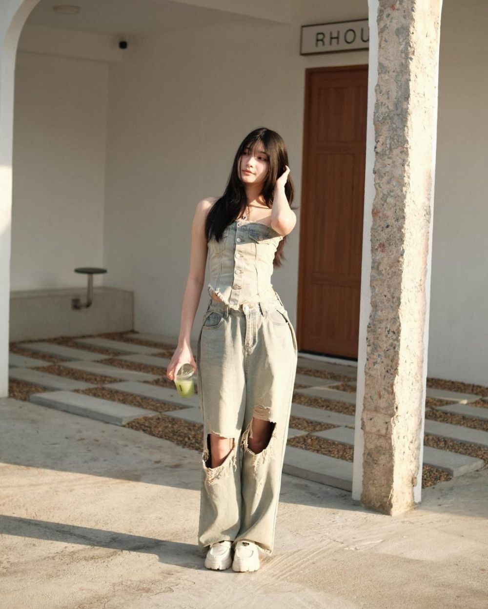 9 Ide Outfit Street Style ala Mable Siriwalee, Looks Boyish!