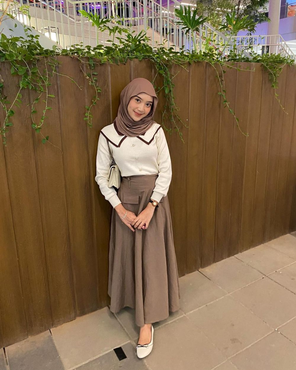 9 Inspirasi Outfit Hijab Casual Teen ala Faradithya Putri, Cheerful!