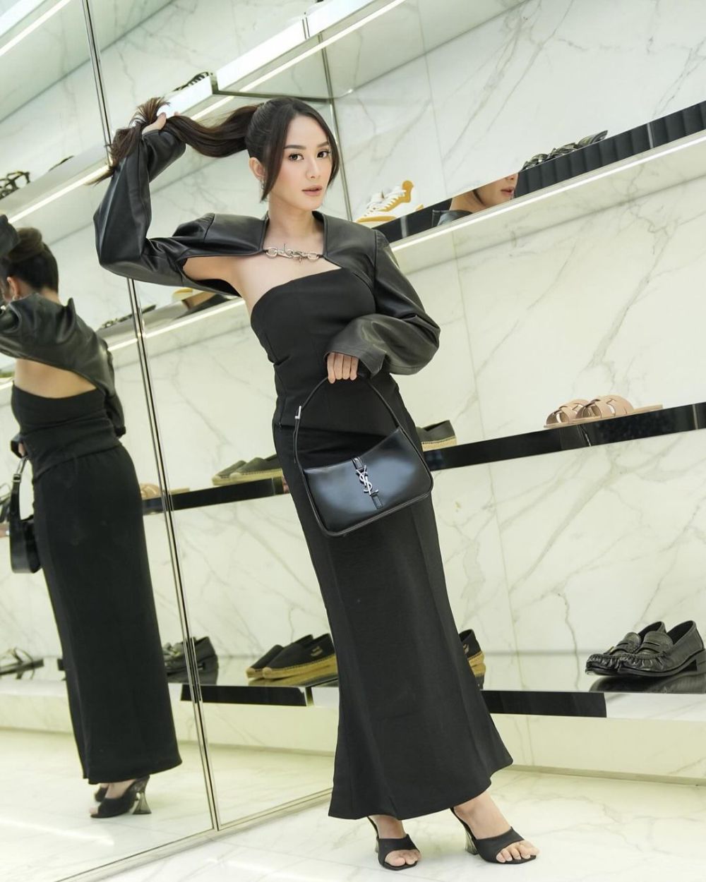 7 Gaya All Black Outfit ala Merdianti Octavia, One Set hingga Dress!