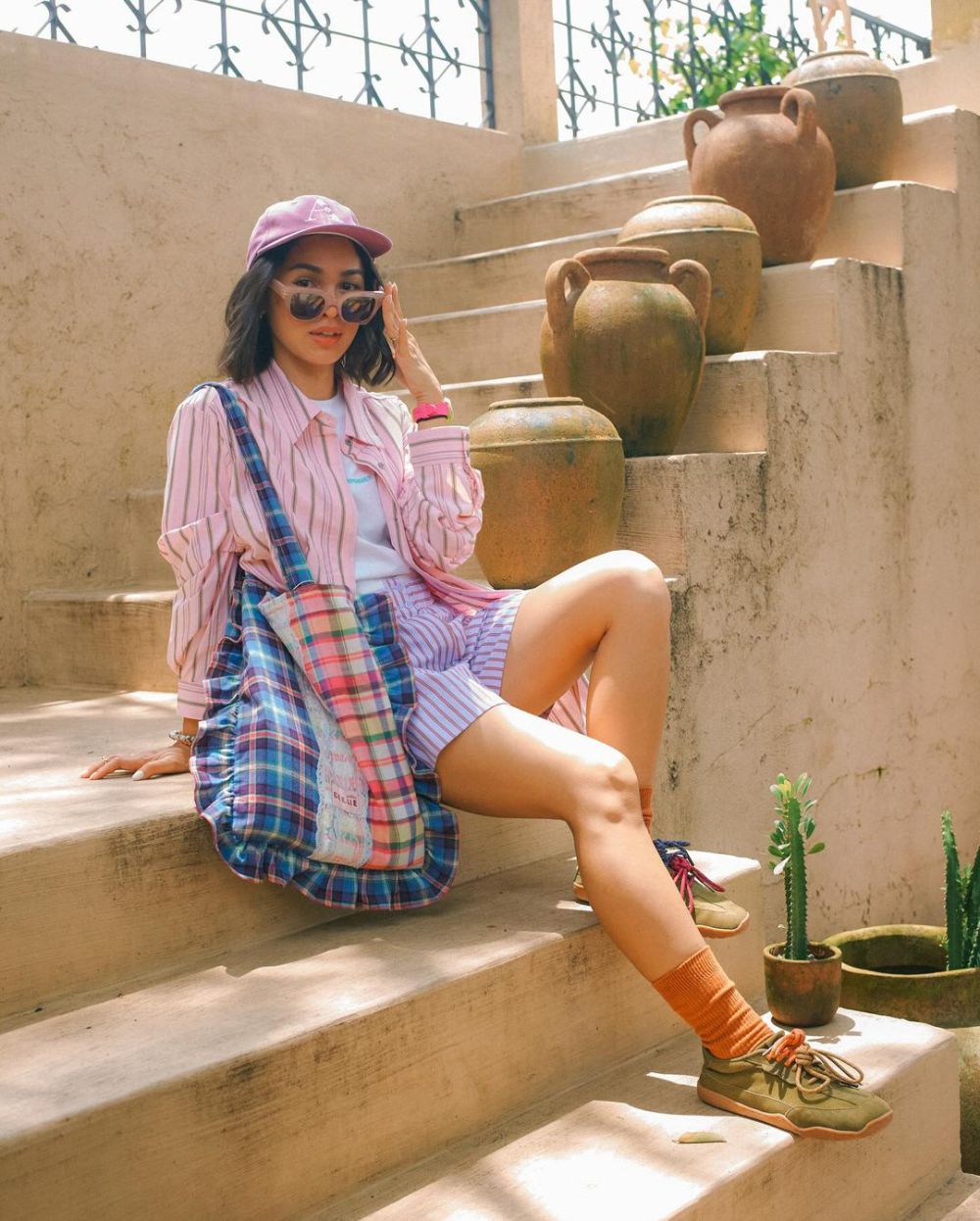 9 Inspirasi Outfit Pakai Sneakers ala Andien Aisyah, Chic and Comfy!