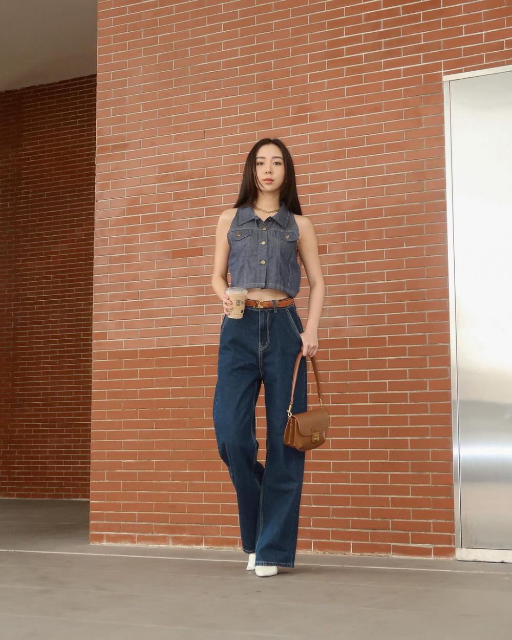 9 Gaya OOTD Serba Denim ala Shannon Dorothea, Casual Timeless!