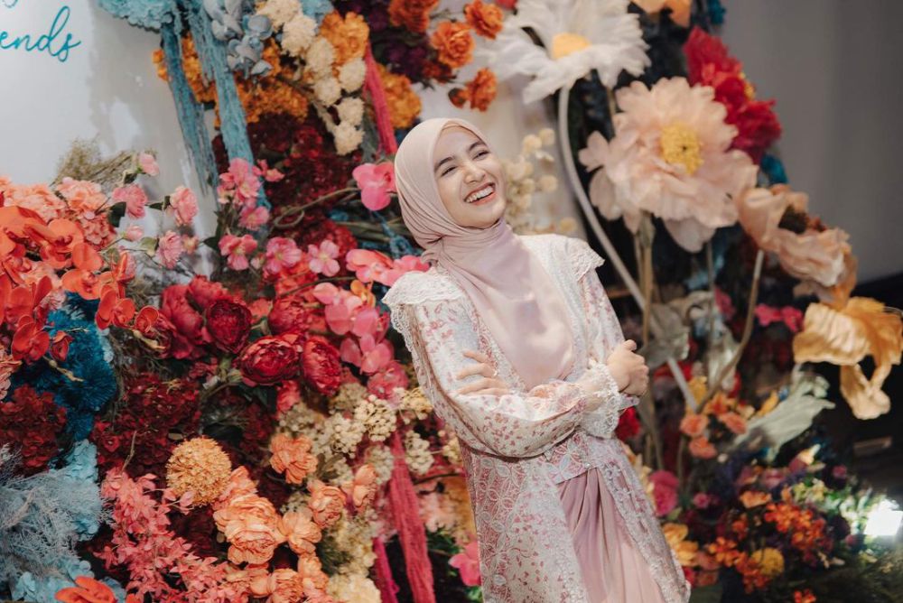 7 Ide OOTD Hijab Colorful ala Cut Syifa, Trendi Abis!