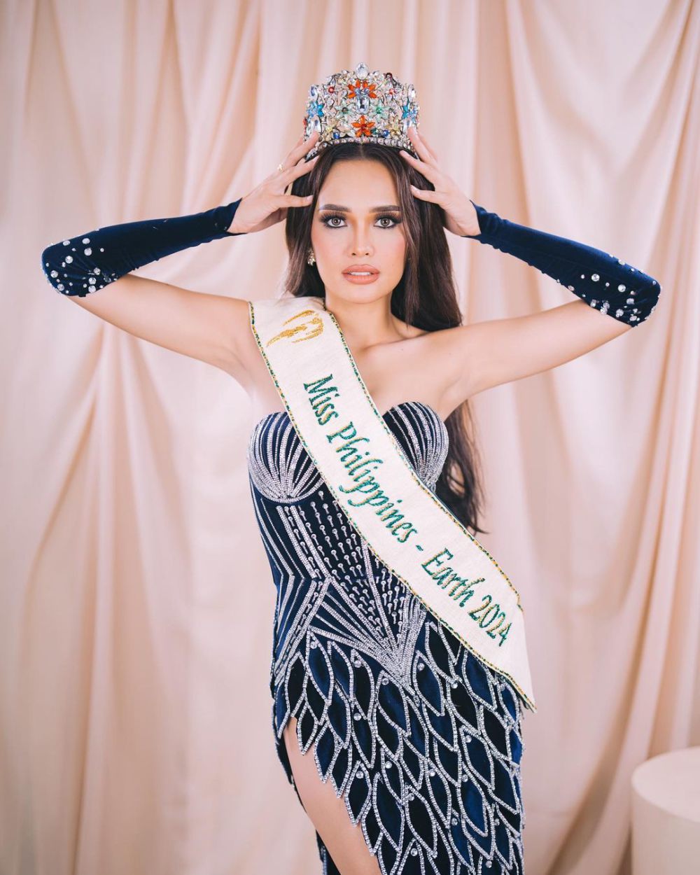 17 Kontestan Miss Earth 2024 dari Berbagai Negara, Stunning Abis! 