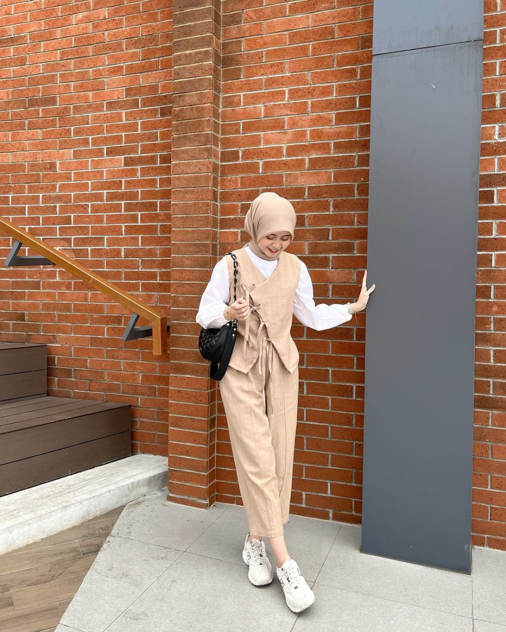 10 Ide Outfit Hijab Earth Tone ala Listy Septia, Favorit Cewek Bumi!