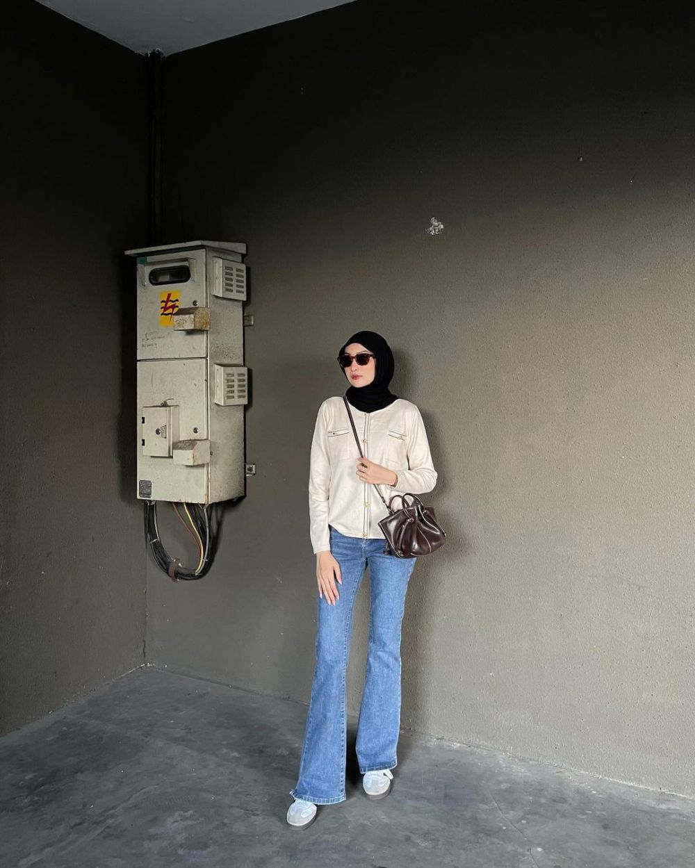 9 Gaya OOTD Minimalis ala Ingrid Yulika, Cocok buat Cewek Simple!