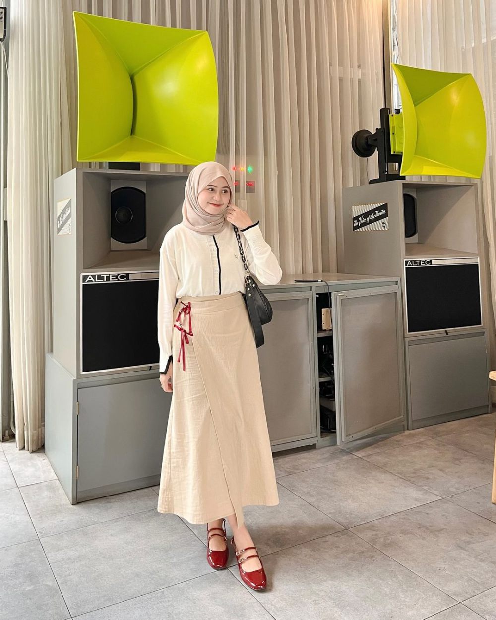 10 Ide Outfit Hijab Earth Tone ala Listy Septia, Favorit Cewek Bumi!