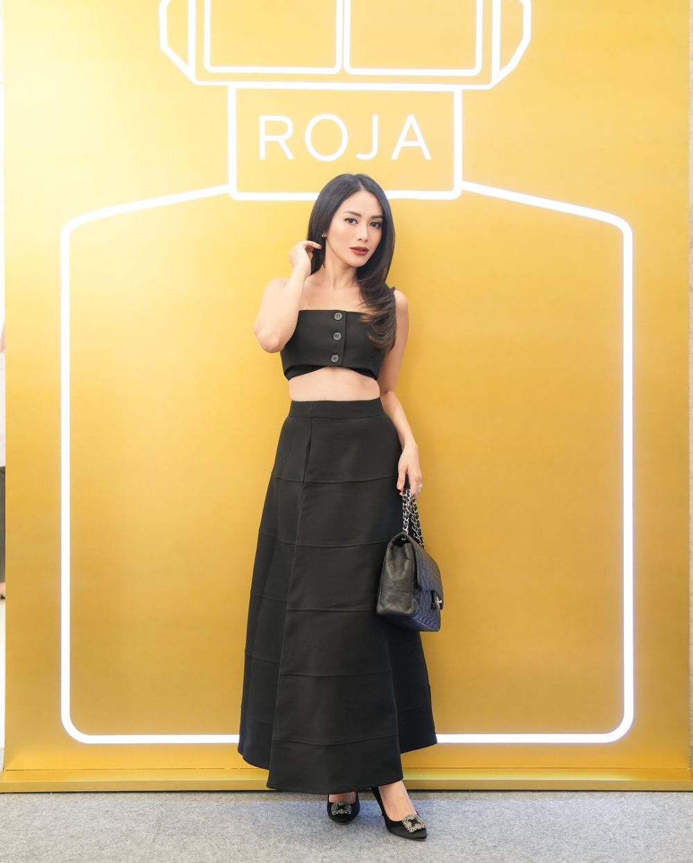 7 Gaya All Black Outfit ala Merdianti Octavia, One Set hingga Dress!