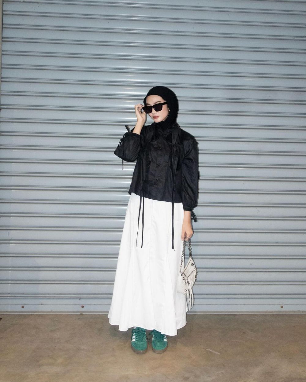 10 Inspirasi Outfit Hangout Edgy ala Andini Ajeng, Stand Out!