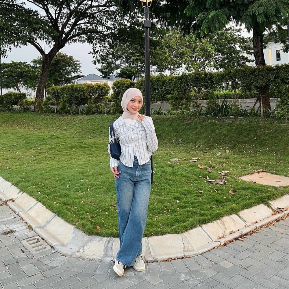 9 Inspirasi Outfit Hijab Casual Teen ala Faradithya Putri, Cheerful!