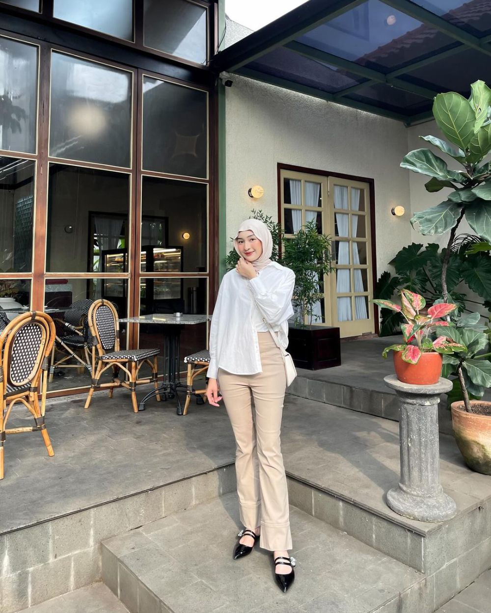 9 Gaya OOTD Minimalis ala Ingrid Yulika, Cocok buat Cewek Simple!