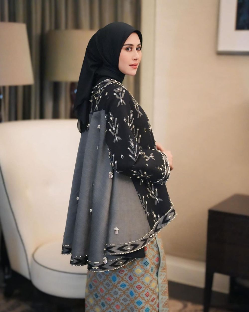 10 OOTD Hijab ala Syahnaz Sadiqah, Simple nan Anggun!