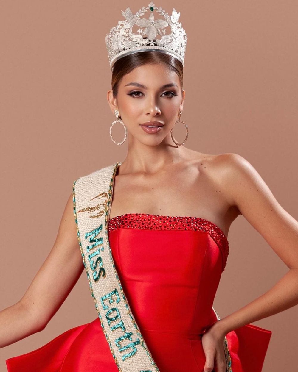 17 Kontestan Miss Earth 2024 dari Berbagai Negara, Stunning Abis! 