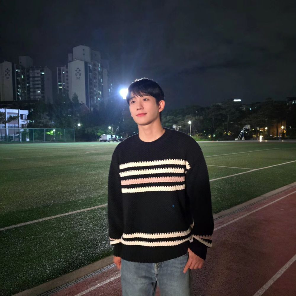 6 Ide OOTD ala Jung Hae In Pemain Love Next Door, Simpel dan Modis!