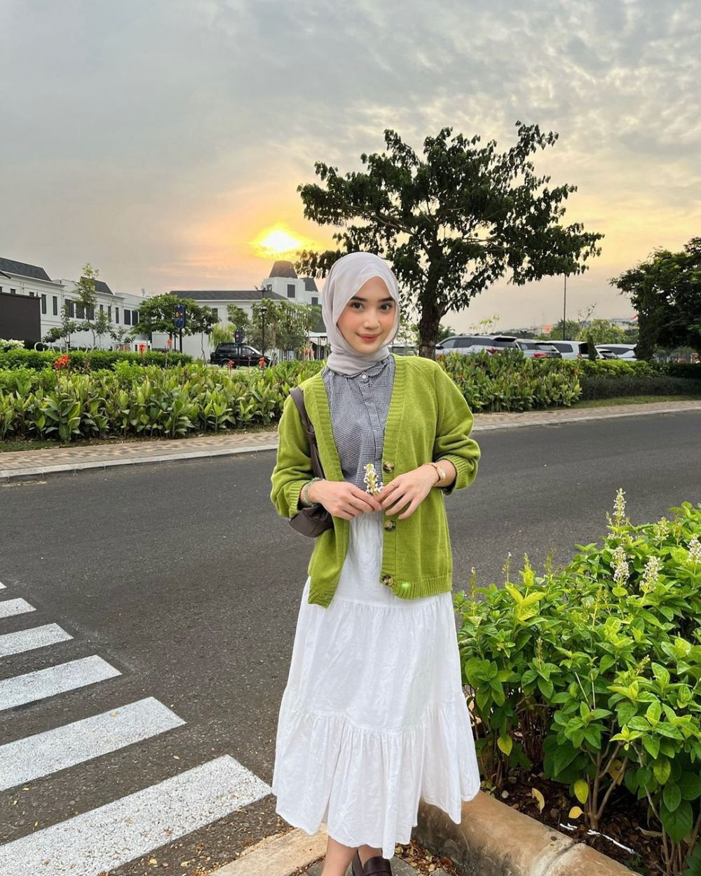 9 Inspirasi Outfit Hijab Casual Teen ala Faradithya Putri, Cheerful!