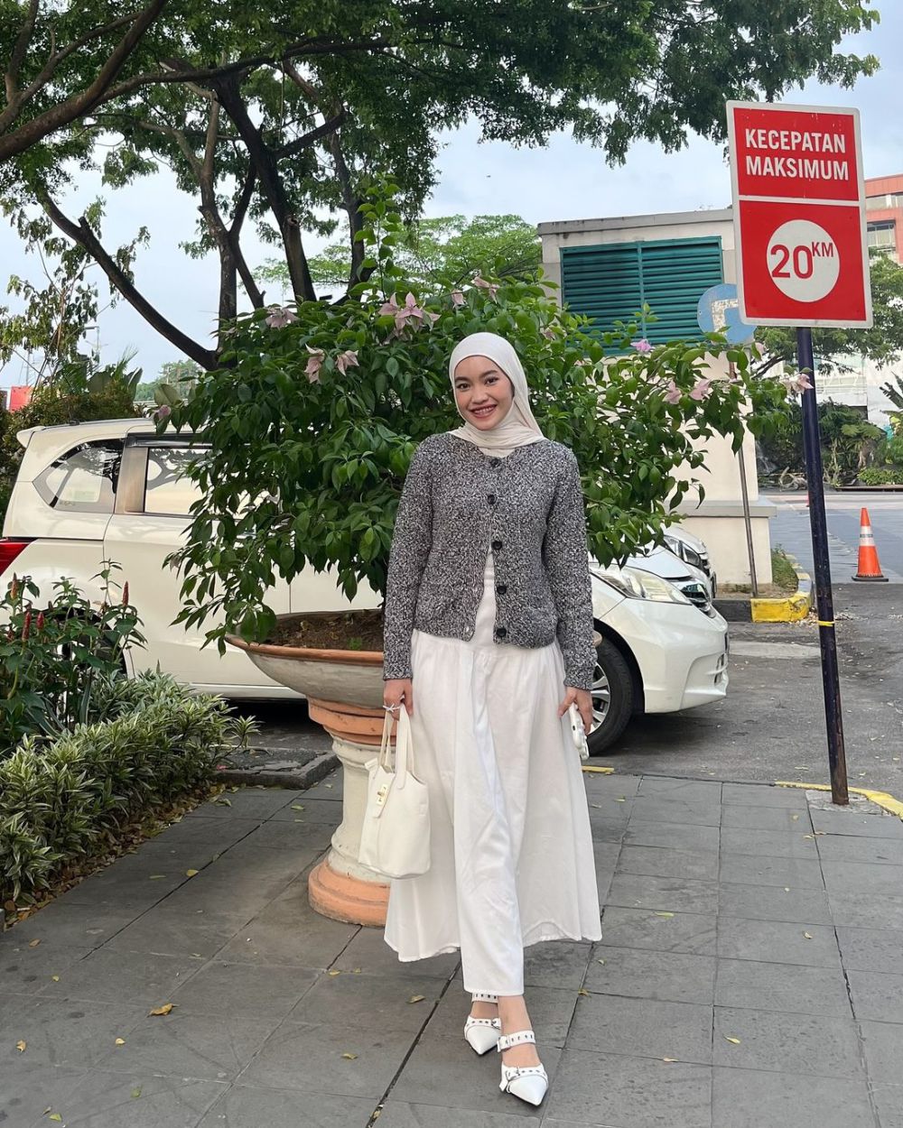 10 Mix and Match White Skirt ala Olivia Putri, Looks Timeless!