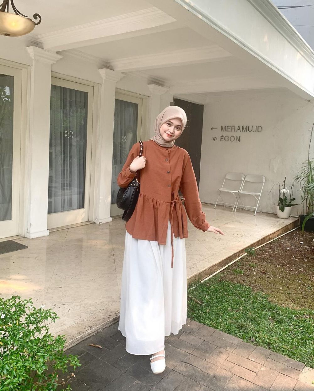 10 Ide Outfit Hijab Earth Tone ala Listy Septia, Favorit Cewek Bumi!