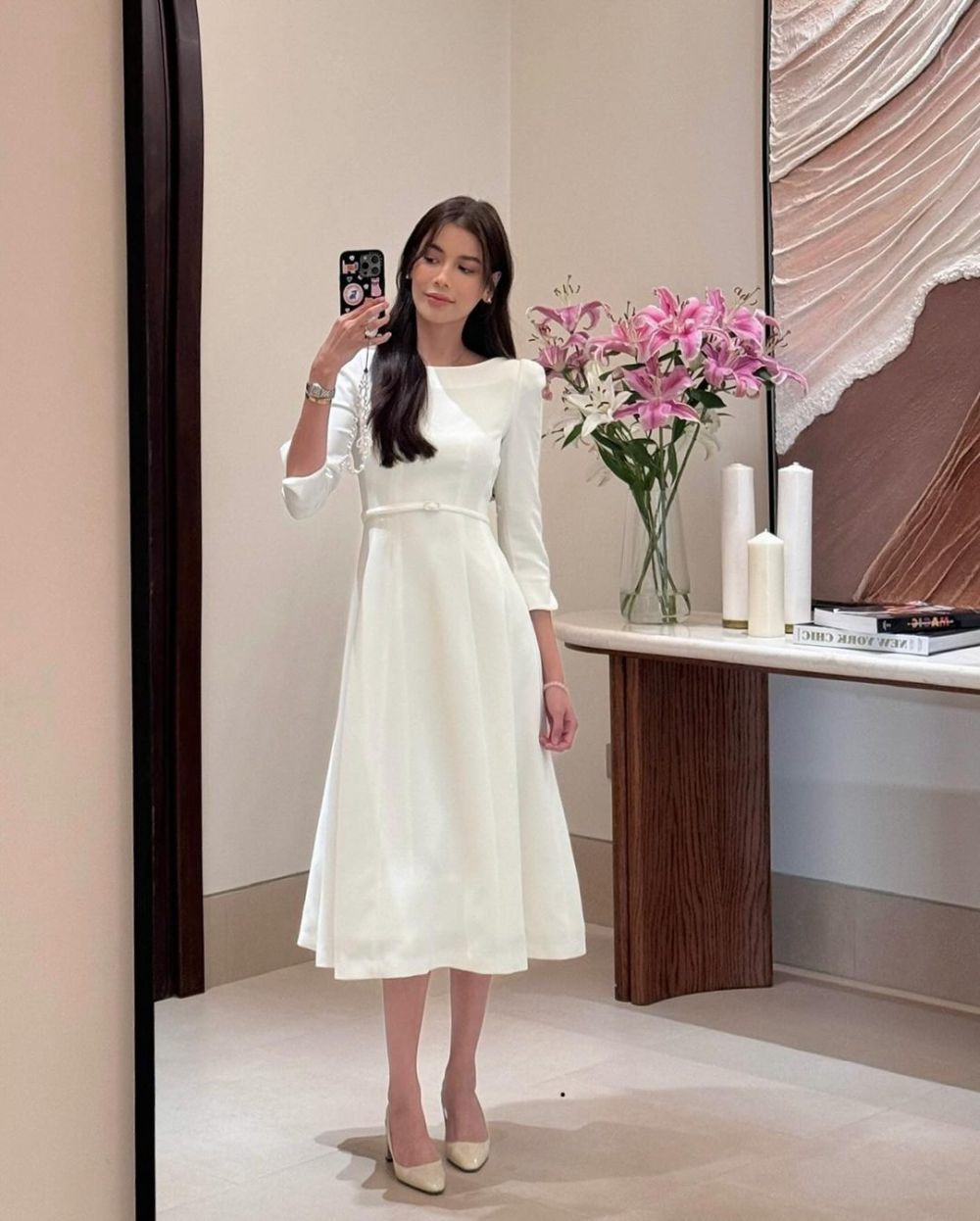 8 Mirror Selfie ala Sabrina Chairunnisa yang Banyak Gaya!