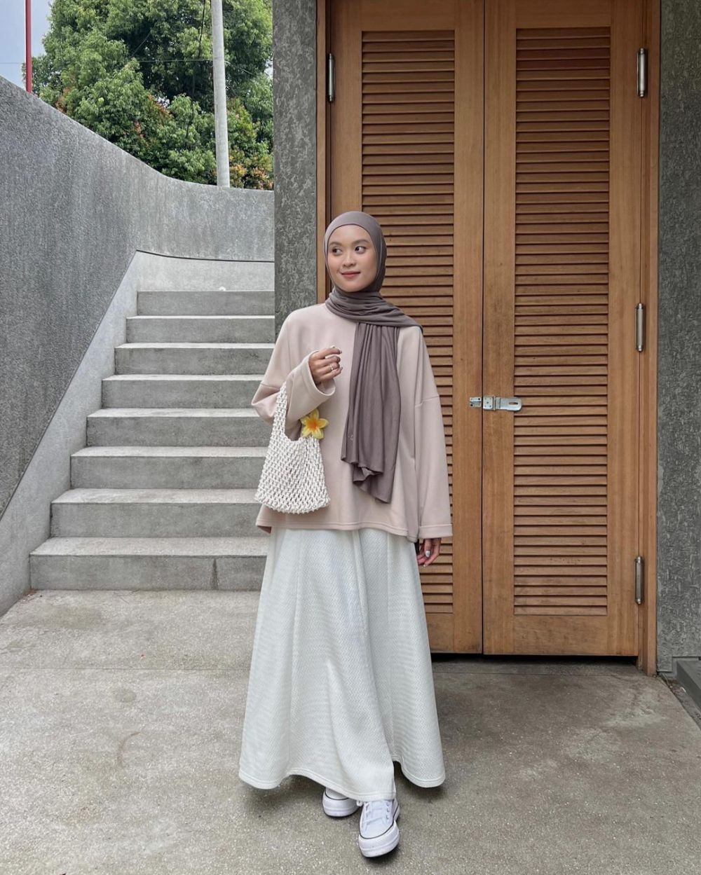 9 Inspirasi Casual Daily Outfit ala Nindi Ayuningtyas, Comfy!