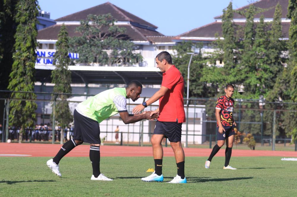 Eduardo Almeida Ditunjuk jadi Pelatih Semen Padang FC