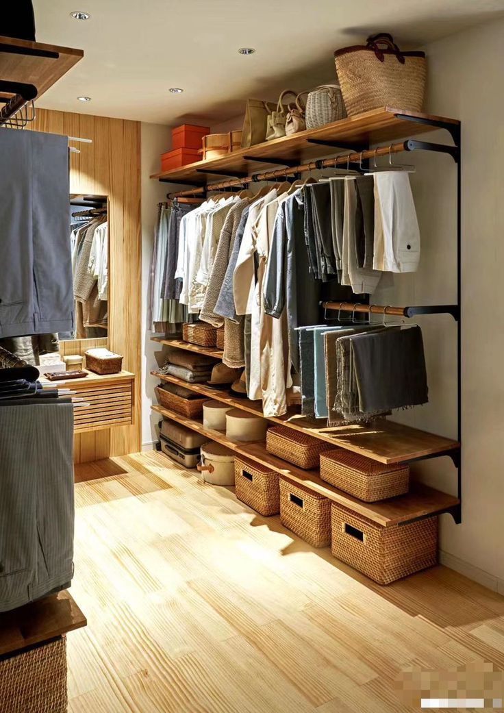 5 Ide Membuat Closet Organizer Pengganti Lemari Baju di Kamar Tidur 