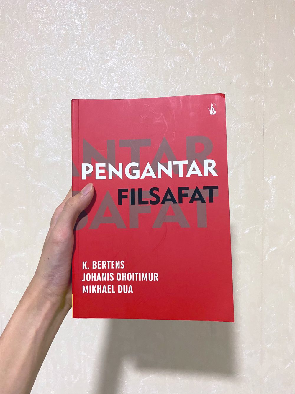 7 Buku Filsafat yang Cocok Dibaca Pemula, Pembahasannya Ringan!