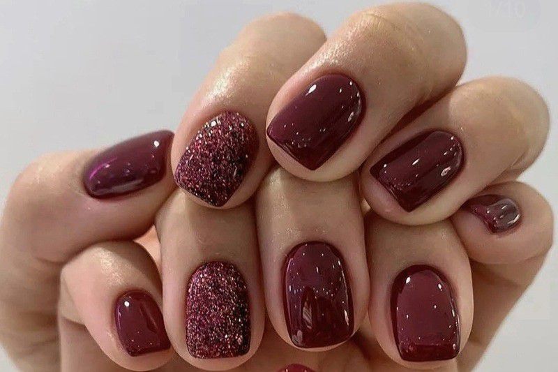 8 Rekomendasi Fake Nails untuk Wisuda, Cantik dan Elegan!