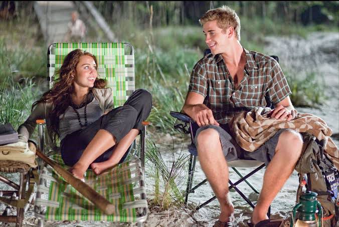 5 Film Romance Dibintangi Liam Hemsworth, Terbaru Lonely Planet!